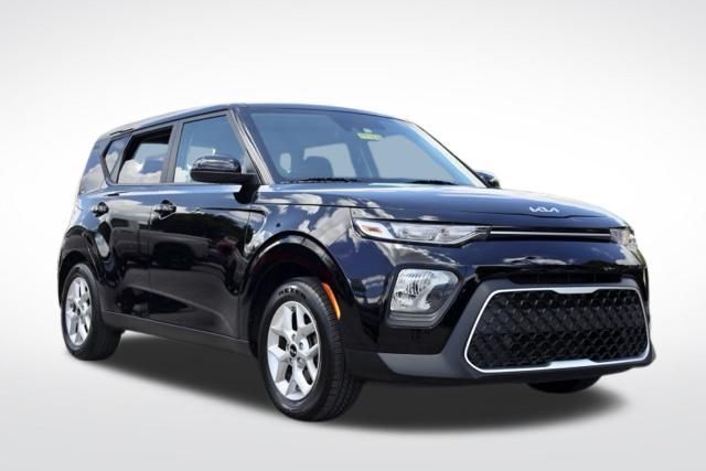 Cherry Black 2022 Kia Soul SUV / Crossover Front-Wheel Drive Continuously Variable Transmission