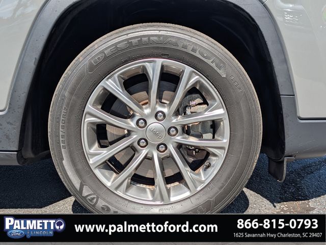 used 2020 Jeep Cherokee car, priced at $21,469