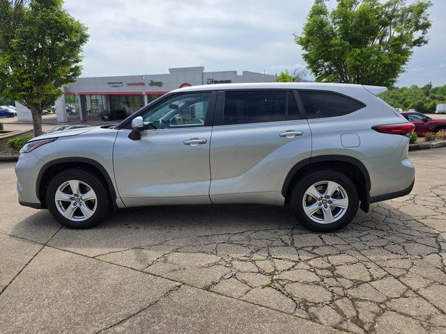 2023 Toyota Highlander L photo