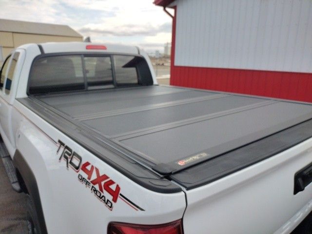 2017 Toyota Tacoma TRD Off-Road photo