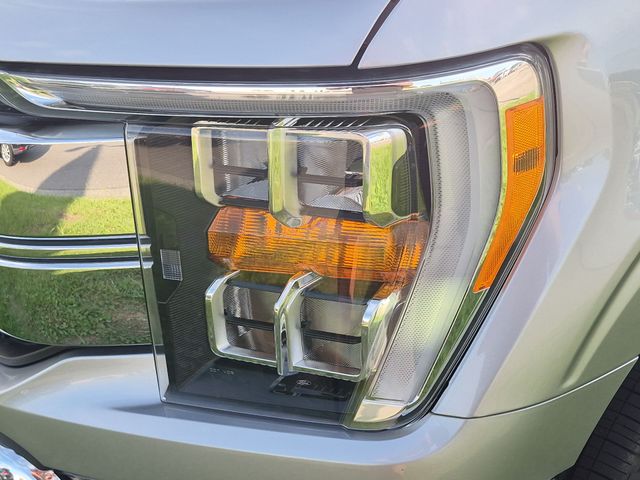 Used 2022 Silver Ford Lariat image 9