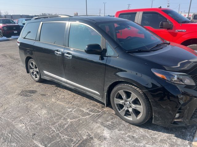 2020 Toyota Sienna SE 8-Passenger FWD