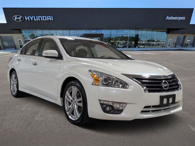 Pearl White 2013 Nissan Altima 3.5 SV Sedan Front-Wheel Drive Continuously Variable Transmission