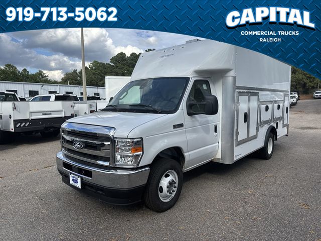 2026 Ford E-Series DRW E-450 Super Duty 158 in WB's photo