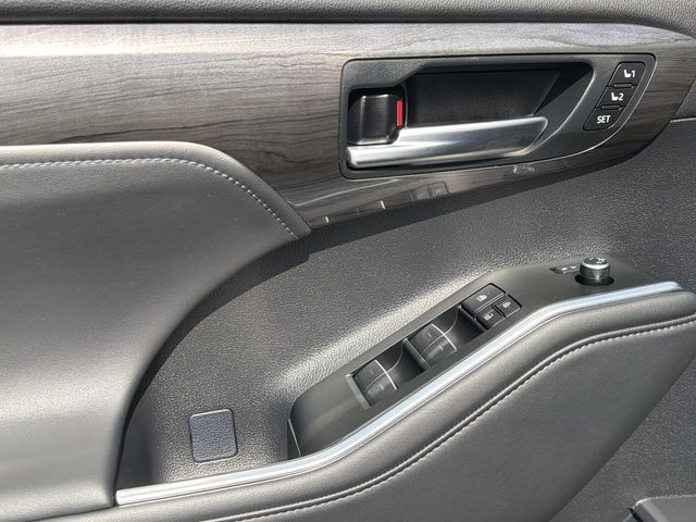 2026 Toyota Highlander Limited - Photo 20