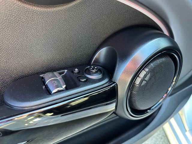 Used 2022  MINI Signature image 22