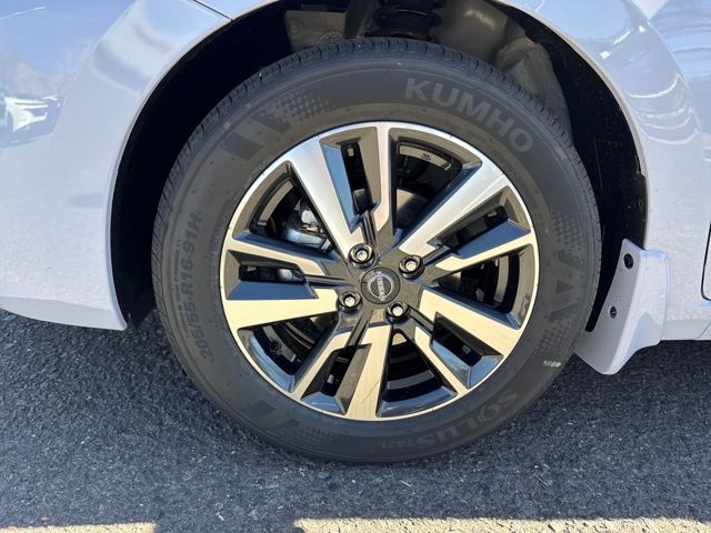2025 Nissan Versa Sedan SV - Photo 12