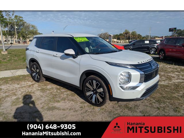 White 2025 Mitsubishi Outlander SE FWD SUV / Crossover Front-Wheel Drive Continuously Variable Transmission