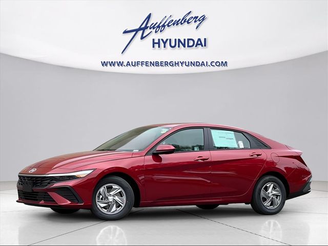2025 Hyundai Elantra SE FWD