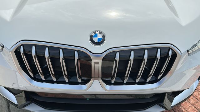 2025 BMW X1 xDrive28i 9