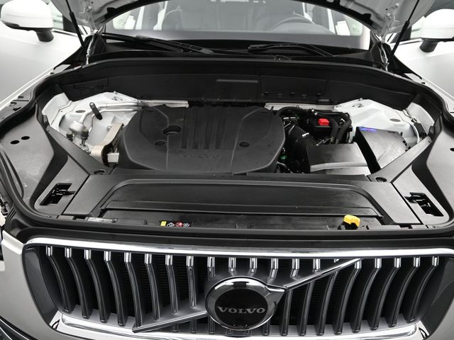 2024 Volvo XC90 B5 Plus photo