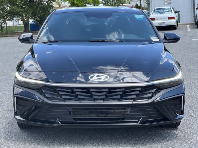 Used 2025 Black Hyundai SEL Sport image 16