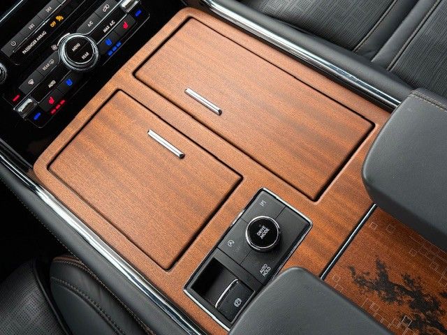 Certified Used 2024 White Lincoln Black Label image 29