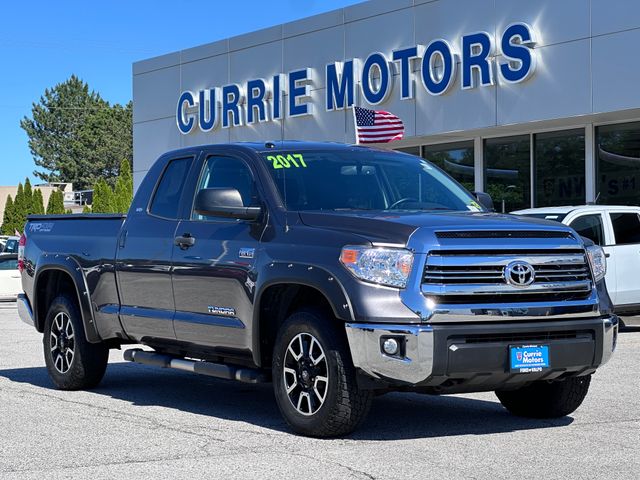 2017 Toyota Tundra SR5 Double Cab 5.7L FFV 4WD Gris (Magnetic Gray Metallic) Camioneta Todo terreno 6 velocidades Automática marcha alta