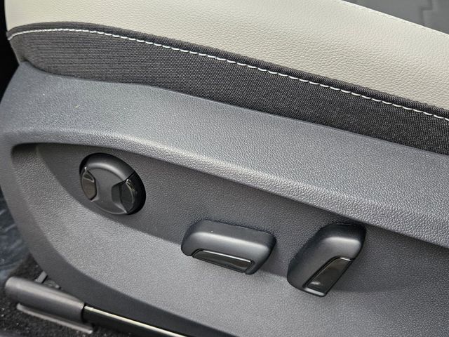 2025 Volkswagen Taos SE - Photo 12