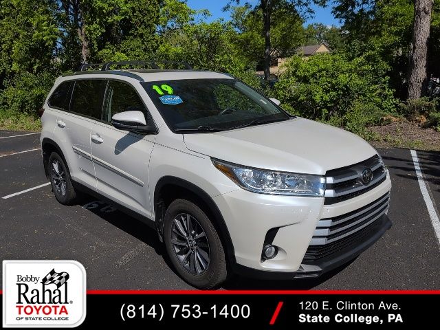 White (Blizzard Pearl) 2019 Toyota Highlander SUV / Crossover All-Wheel Drive 8-Speed Automatic
