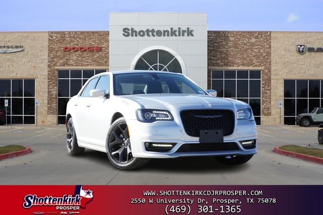 2022 Chrysler 300 Touring L RWD