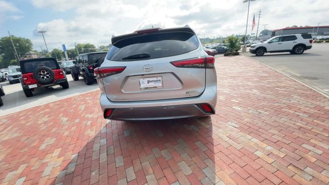 Used 2021 Toyota Highlander SUV