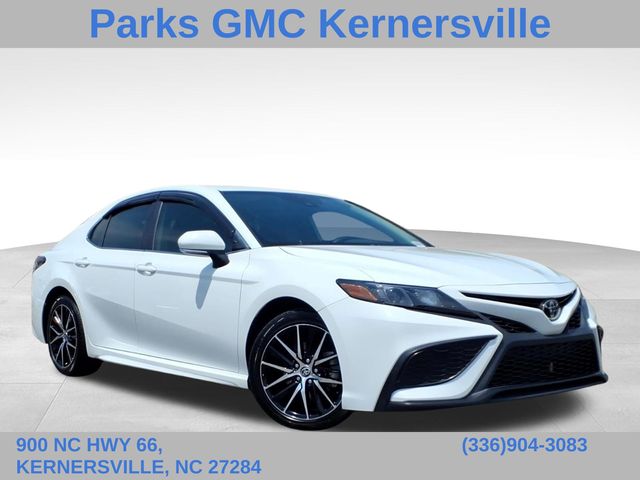 White 2022 Toyota Camry SE FWD Sedan Front-Wheel Drive 8-Speed Automatic