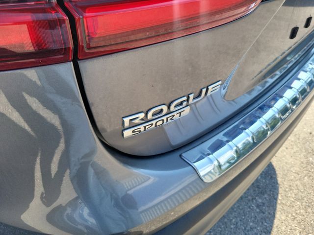 Used 2020 Gray Nissan S image 7
