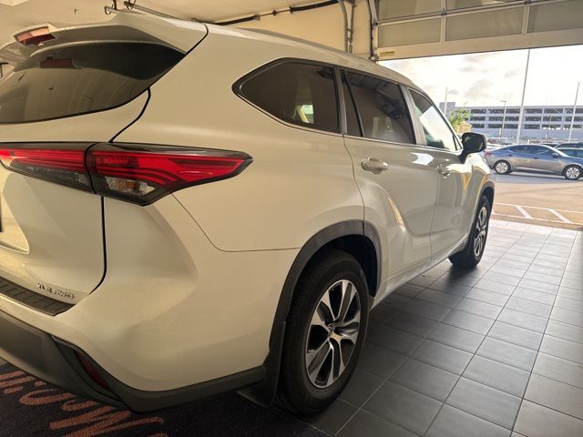 2023 Toyota Highlander XLE Beige at Don McGill Toyota