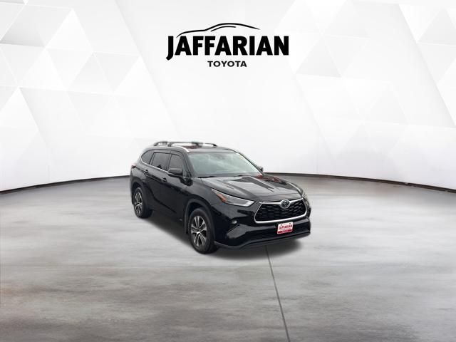 2022 Toyota Highlander Hybrid XLE AWD