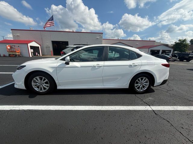 Photo 2 of 2025 Toyota Camry LE