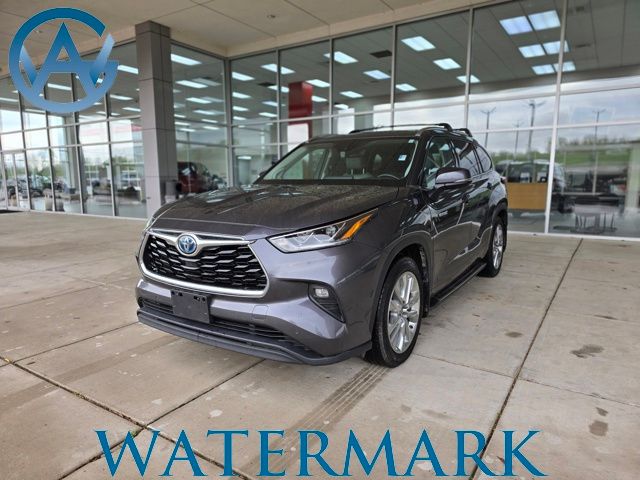 2021 Toyota Highlander Hybrid Limited photo