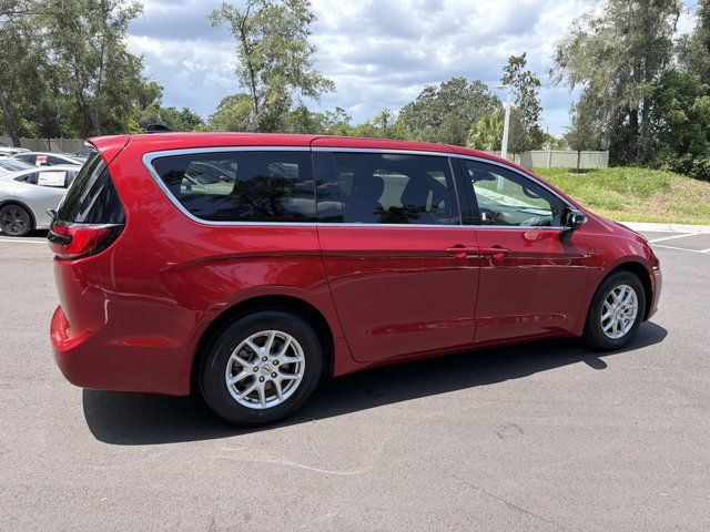 Used 2025 Chrysler Pacifica Van