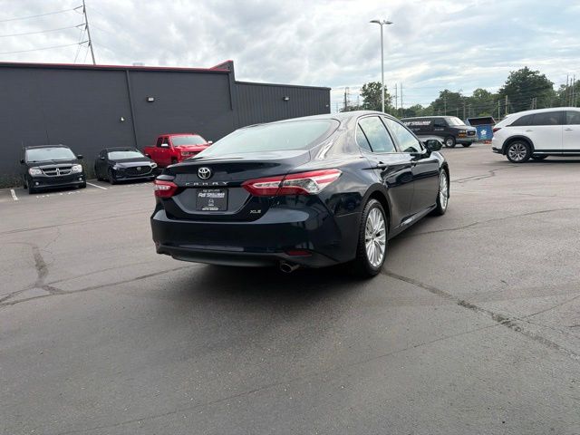 Used 2018 Blue Toyota XLE image 9