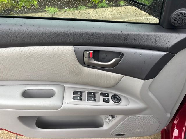 Used 2009 Red Kia EX image 15