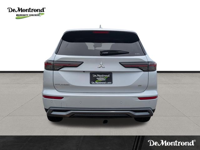 2025 Mitsubishi Outlander SE White at Emmons Autoplex
