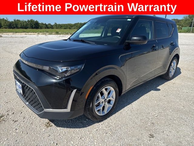 Black 2023 Kia Soul SUV / Crossover Front-Wheel Drive Continuously Variable Transmission