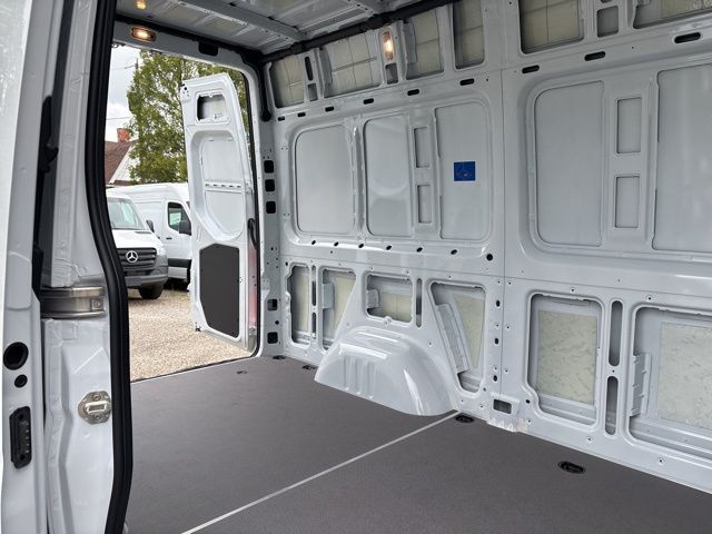 2025 Mercedes-Benz Sprinter 2500 Cargo 144 WB photo