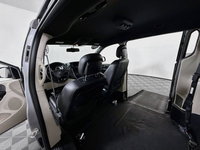 Used 2017 Dodge Grand Caravan Van