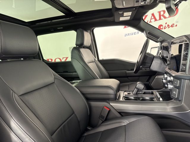 2025 Star White Metallic Tri-Coat Ford F-150 Lariat 4X4 Truck