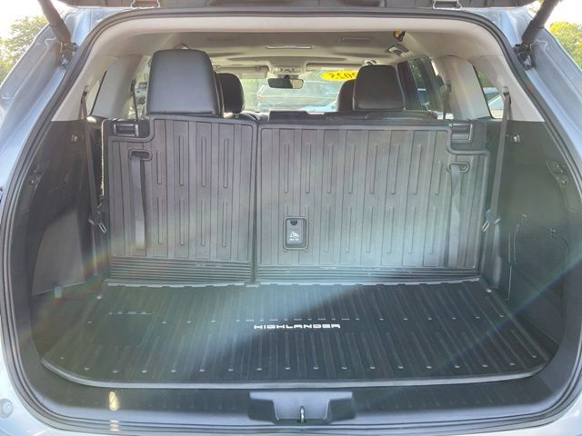 Used 2025 Toyota Highlander SUV