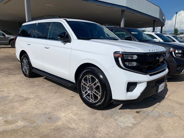 Oxford White 2025 Ford Expedition Active RWD SUV / Crossover 4X2 Automatic