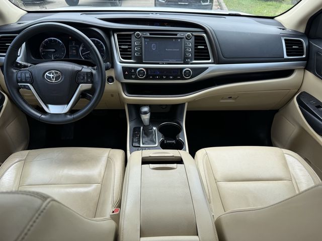 2015 Toyota Highlander XLE V6 White at Community Honda