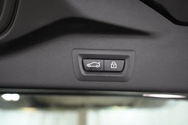 Used 2022 Black BMW xDrive40i image 23