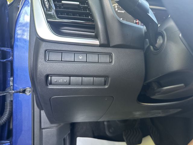 Used 2022 Blue Nissan SV image 24
