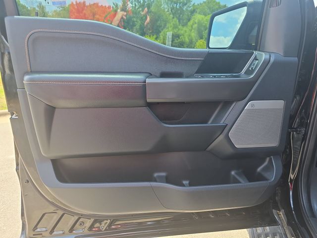 Used 2025 Agate Black Metallic Ford Tremor image 28