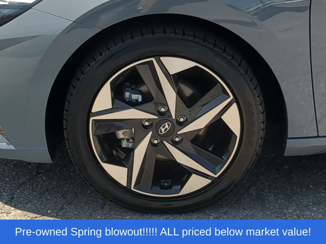 Used 2023 Electric Shadow Hyundai Limited image 18