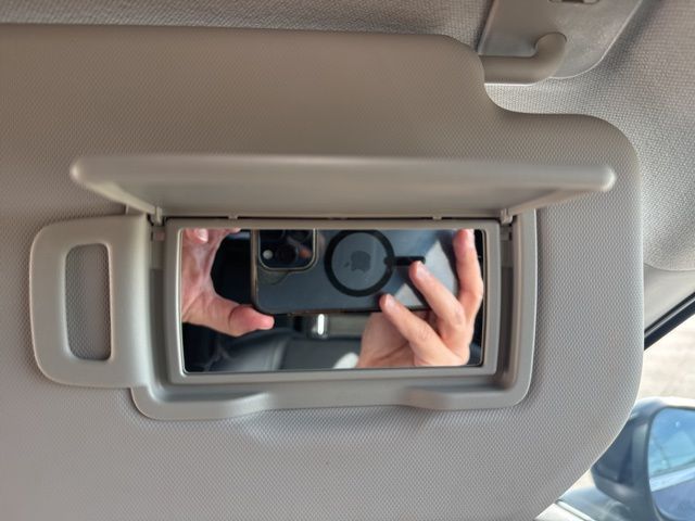 Used 2025  Mitsubishi SE image 32