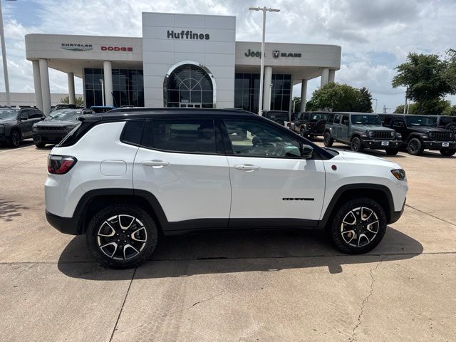 Bright White Clearcoat 2025 Jeep Compass SUV / Crossover Four-Wheel Drive 8-Speed Automatic