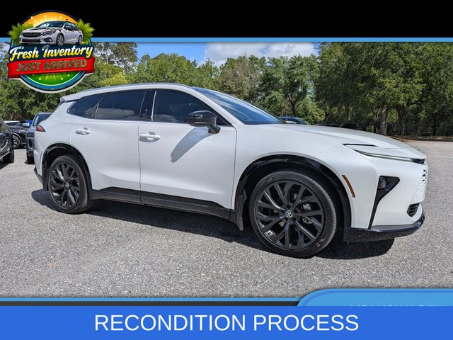 White 2025 Toyota Crown Signia Limited AWD SUV / Crossover All-Wheel Drive Continuously Variable Transmission