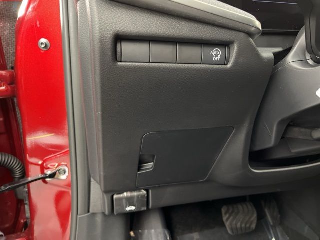 2025 Scarlet Ember Tintcoat/Super Black Nissan Kicks SV FWD SUV