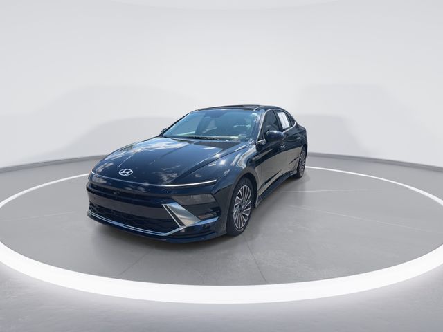 Used 2025 Black Hyundai Limited image 4