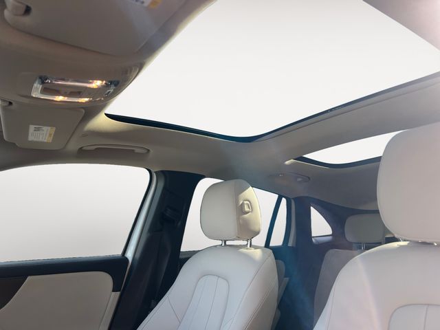 Used 2022 White Mercedes-Benz GLA 250 image 12