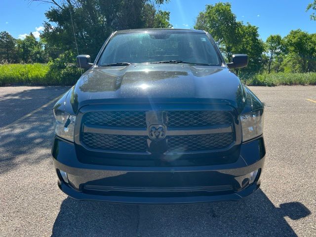 2019 Brilliant Black Crystal Pearlcoat Ram 1500 Classic Express 4X4 Truck